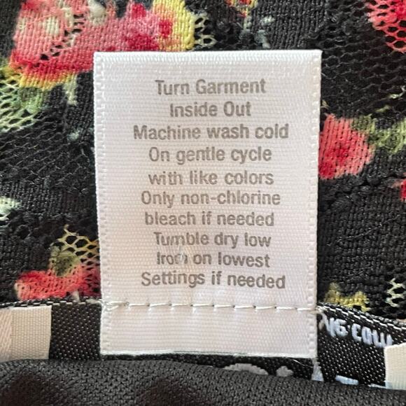 North Style Dark Floral Mesh Tiered Ruffled Blouse Size 1X Bohemian Romantic - Picture 7 of 7